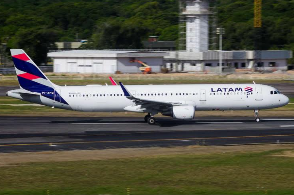 PH12045 | Phoenix 1:400 | Airbus A321-200 Latam PT-XPQ | is due November 2025