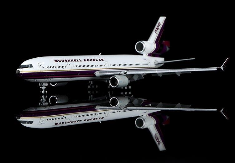 YY1103 | YY Wings 1:400 | McDonnell Douglas MD-11 House Colours N211MD