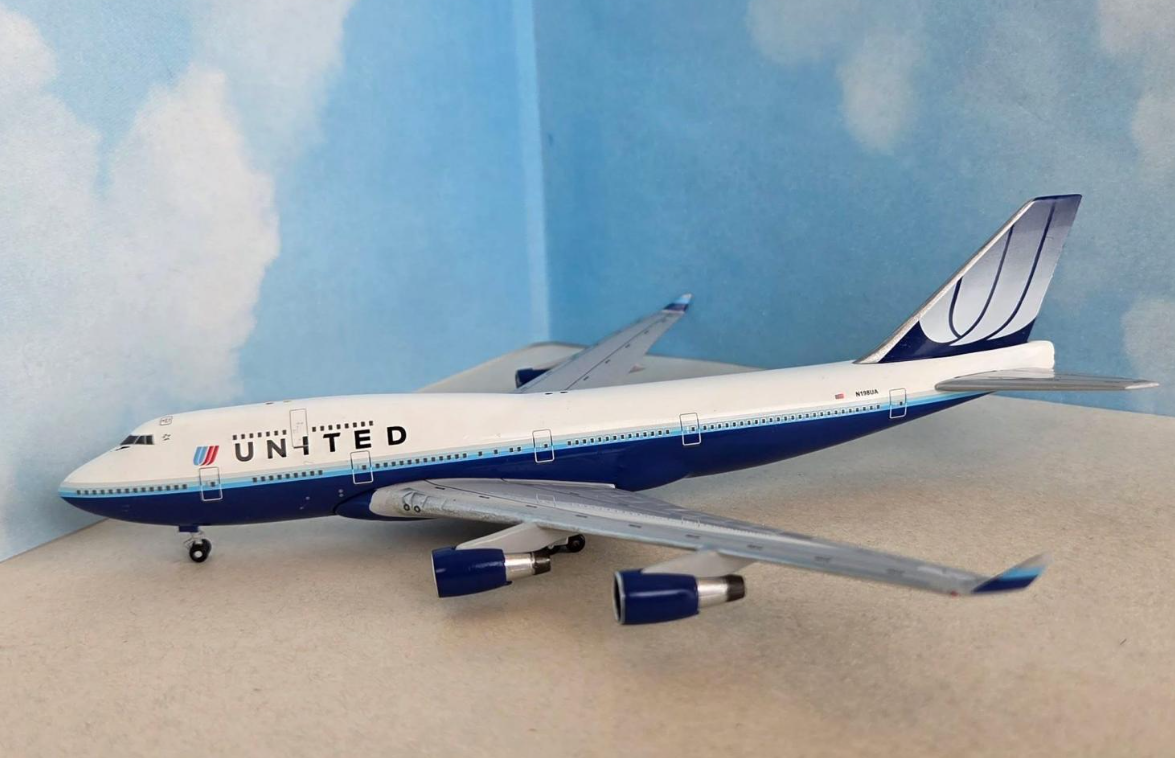 BBX41652 | Aero Classics 1:400 | Boeing 747-400 N198UA United Airlines