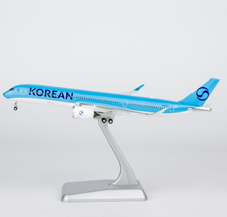 NG39127 | NG Models 1:400 | Airbus A350‑900 Korean Air HL8746 Luxurious Packaging) (with stand)