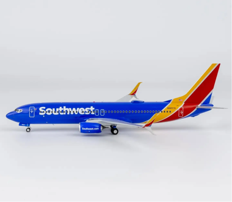 NG08073 | NG Models 1:200 | Boeing 737-800 Southwest Airlines N8657B (Heart livery with halogen landing lights; scimitar winglets)
