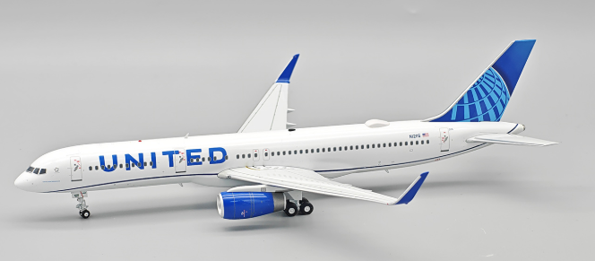 IF752UA0525 | InFlight200 | Boeing 757-224 United Airlines N12116 with Stand