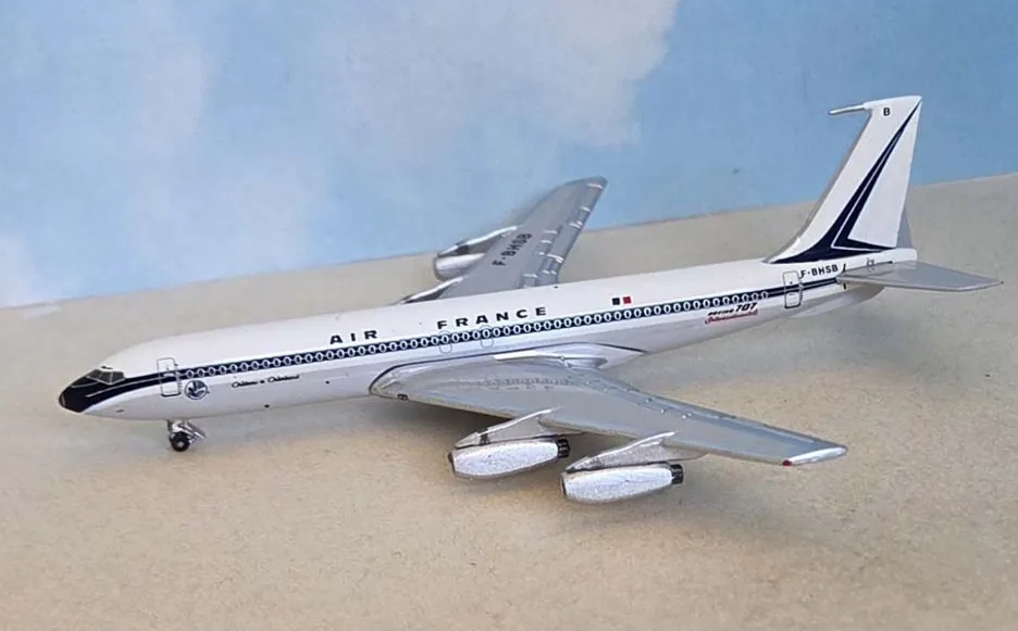 AC411491 | Aero Classics 1:400 | Boeing 707‑320 Air France F-BHSB Château de Chambord | is due August 2026
