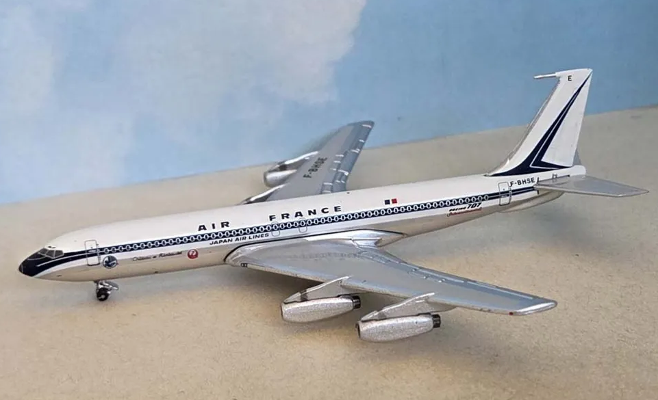 AC411492 | Aero Classics 1:400 | Boeing 707‑320 Air France F-BHSE JAL Titles Château de Rambouillet | is due August 2026