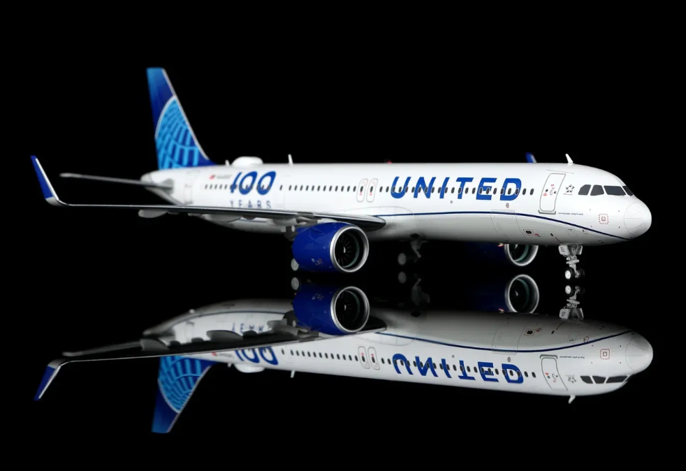 L2346 | SQ Wings 1:200 | Airbus A321 United Airlines N44550 | is due July 2026