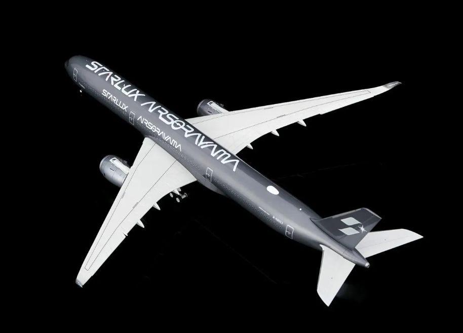 L2403 | SQ Wings 1:200 | Airbus A350-1000 STARLUX Airlines B-58553 "Airsorayama Silver" | is due July 2026