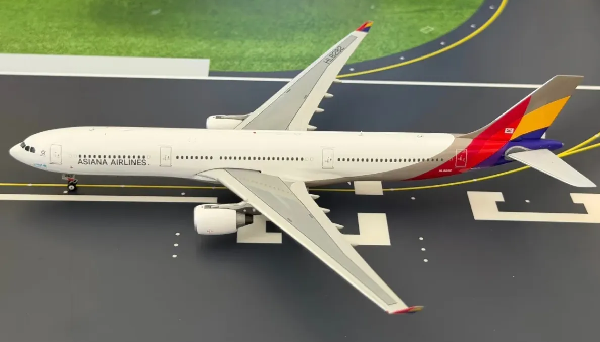PH04695 | Phoenix 1:400 | Airbus A330-300 Asiana Airlines HL8282