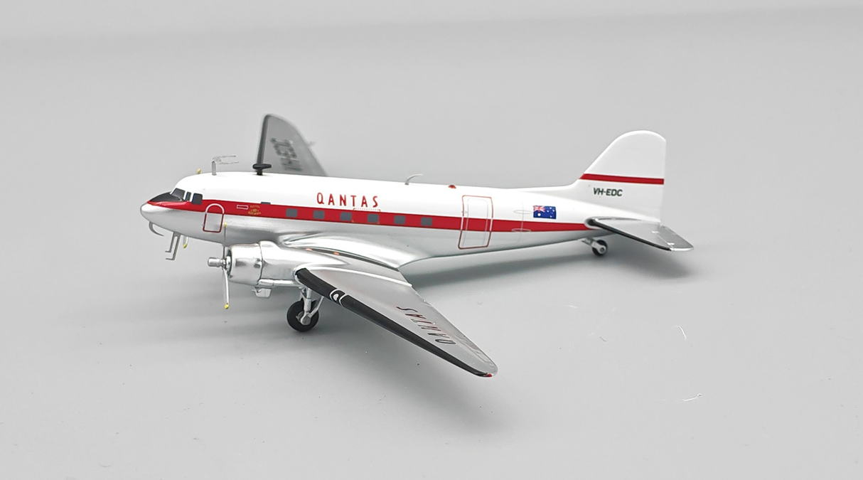 IFDC3QF1124 | InFlight200 1:200 | DC-3 QANTAS VH-EDC