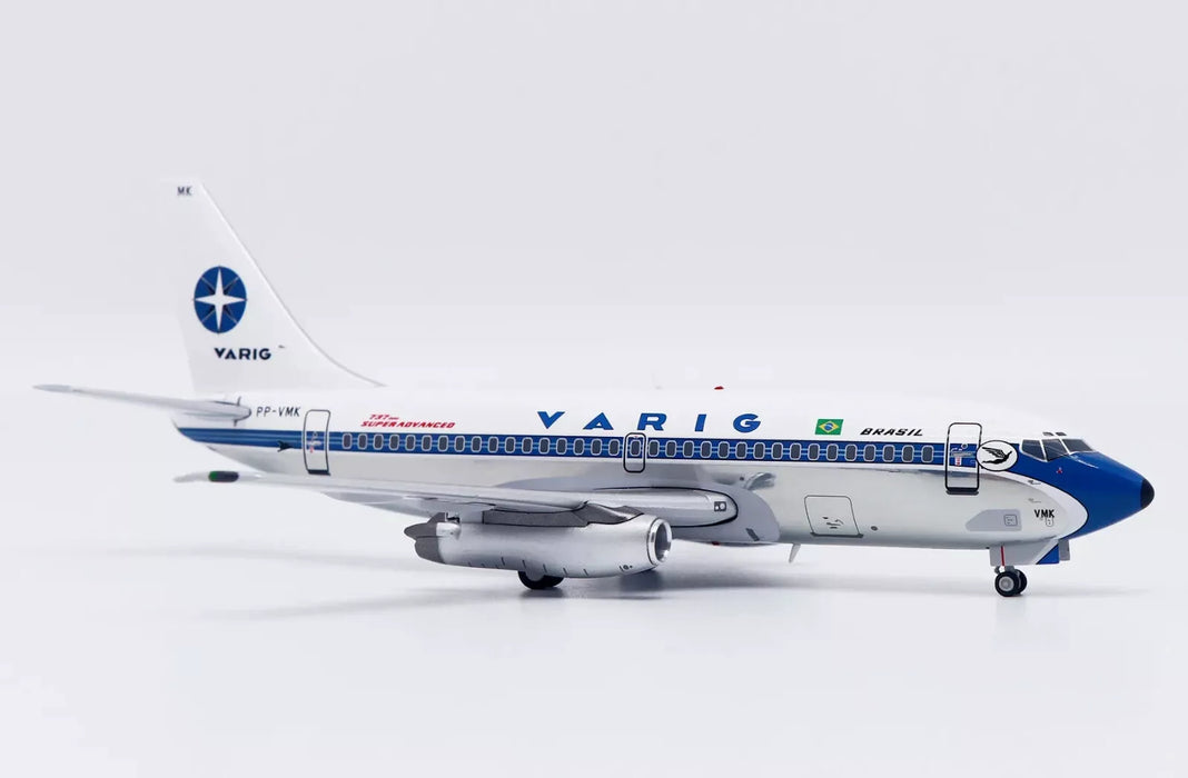 XX20509 | JC Wings 1:200 | Varig Boeing 737-200 Polished Reg: PP-VMK With Stand | is due May 2025