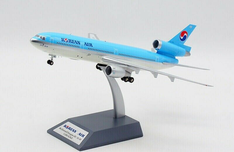 WBDC10KL16 | Blue Box 1:200 | DC-10-30 Korean Air HL7316 (with stand)