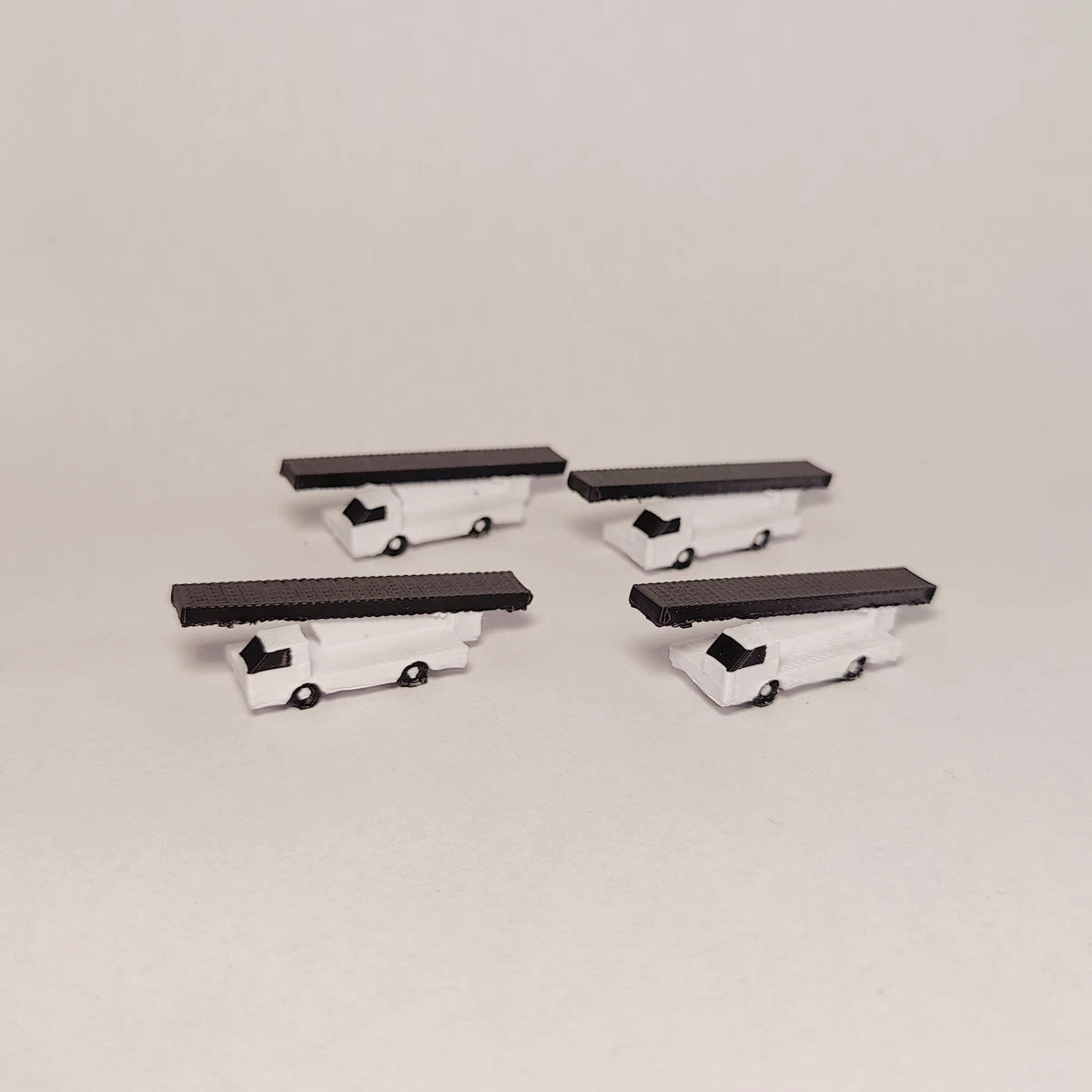 AG-BAGLOADER | AvGeek Models 1:200 | 4x White Narrowbody BELT BAG LOADERS GSE Airport Vehicles Models 1:200 Scale