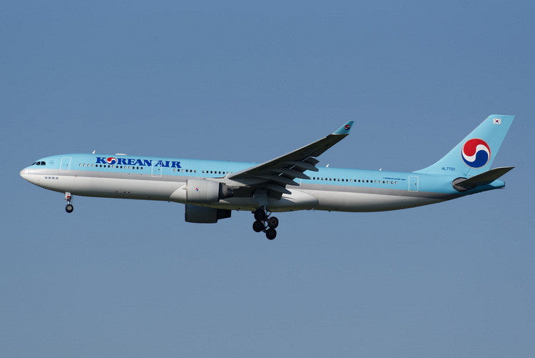 PH04613 | Phoenix 1:400 | Airbus A330-300 Korean Air HL7701 with skyteam logo | is due December 2024