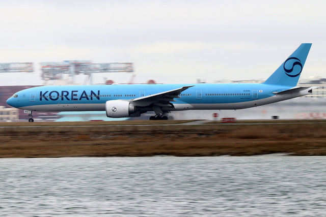 PH04651 | Phoenix 1:400 | Boeing 777-300ER Korean Air Hl8008