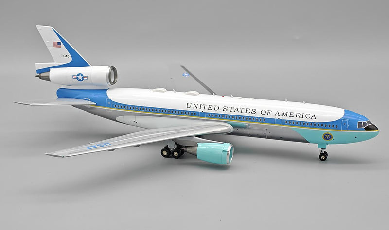 B-104-USAF-P | Blue Box 1:200 | Douglas DC-10-40 Air Force One 11040 Polished