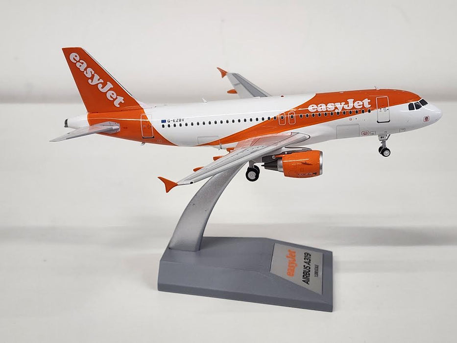 319-ZBV | Blue Box 1:200 | Airbus A319-111 EasyJet G-EZBV (with stand)