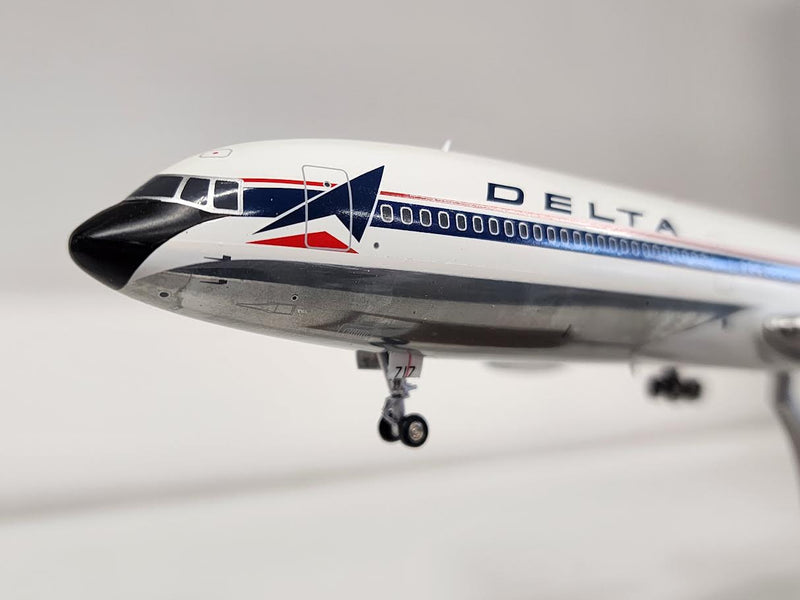 AV210110715P | Aviation 200 1:200 | L-1011 Tristar Delta N717DA (with stand)