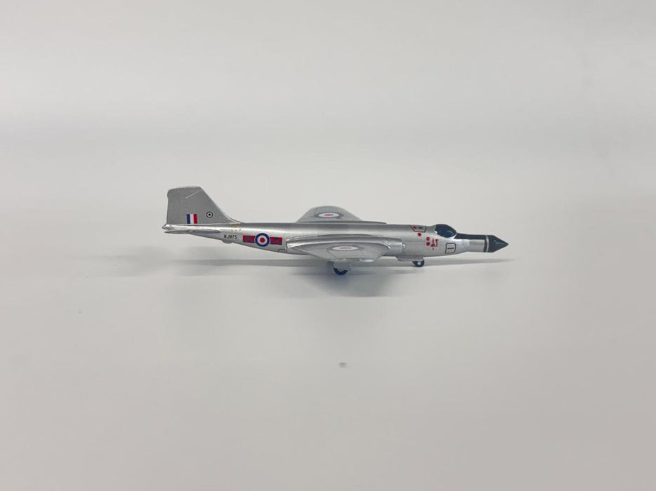 SFWJ975 | SkyFame Models 1:200 | Canberra T.11 WJ975 :D 85 Sqn RAF