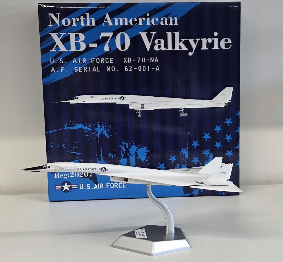 L2139 | SQ Wings 1:200 | North American XB-70 Valkyrie U.S. Air Force 20207