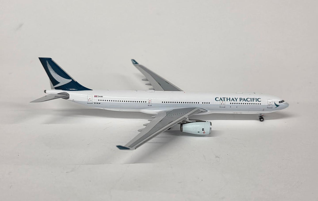 NG62083 | NG Models 1:400 | Airbus A330-300 Cathay Pacific Airways B-HLW