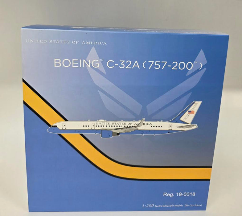 NG42042 | NG Models 1:200 | C-32A (757-200) United States - US Air Force (USAF) 19-0018 (equipped with PW2040 engines) (with stand)