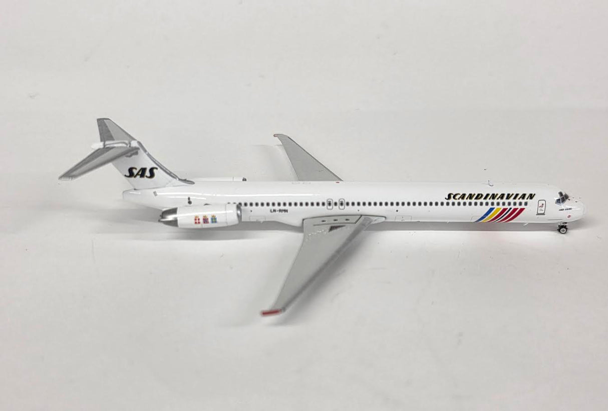 PH12056 | Phoenix 1:400 | McDonnell Douglas MD-82 Scandinavian SAS LN-RMN