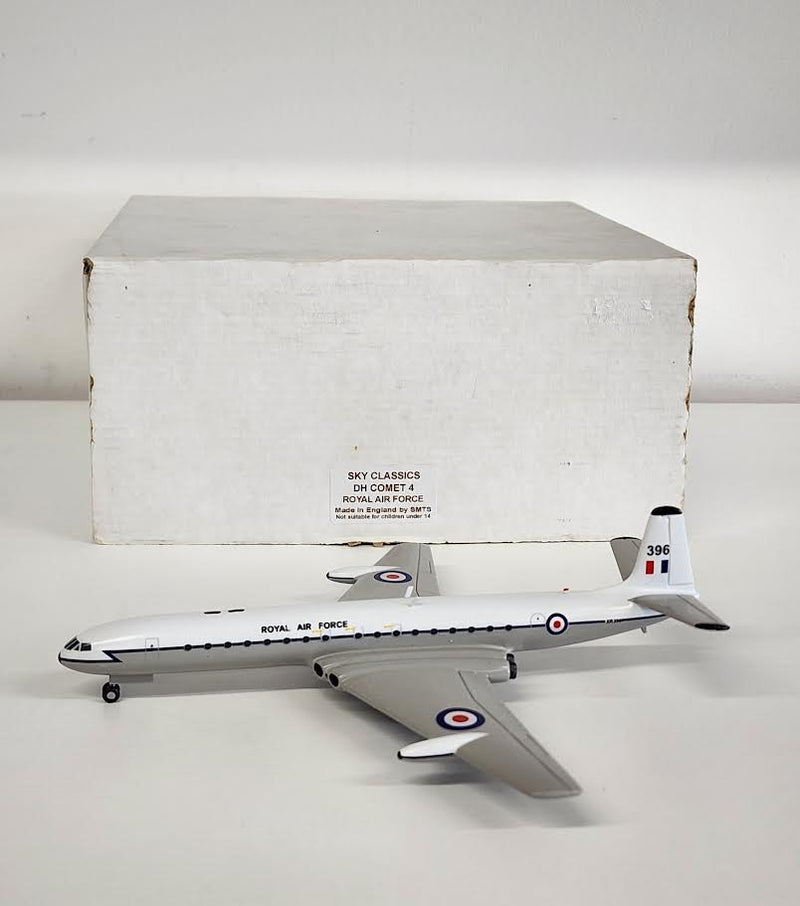 SC053 | Sky Classics 1:200 | DH 106 Comet 4C RAF XR396, 'White Tail'