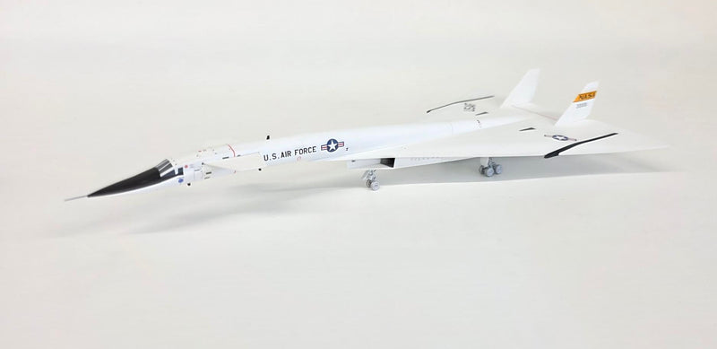 L2080 | SQ Wings 1:200 | U.S.AIR FORCE XB-70 20001 "NASA"(with stand)
