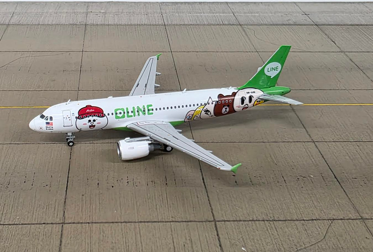 J4-A320-001 | Blue Box 1:400 | Airbus A320-216 AirAsia 9M-AHR 'line'