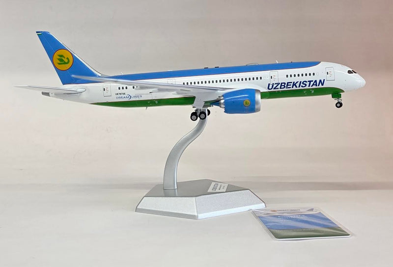 L2034 | SQ Wings 1:200 | Boeing 787-8, Uzbekistan UK78701 'with stand'