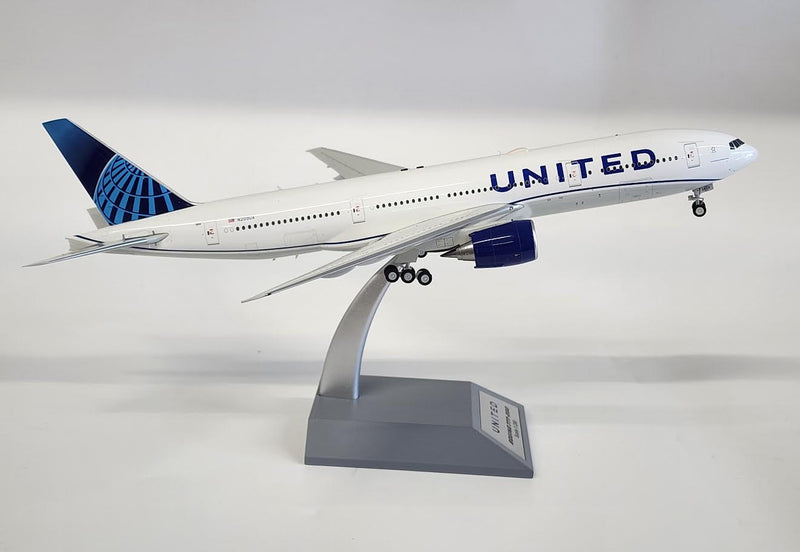 IF772UA1224 | InFlight200 1:200 | Boeing 777-222/ER United Airlines N209UA with stand