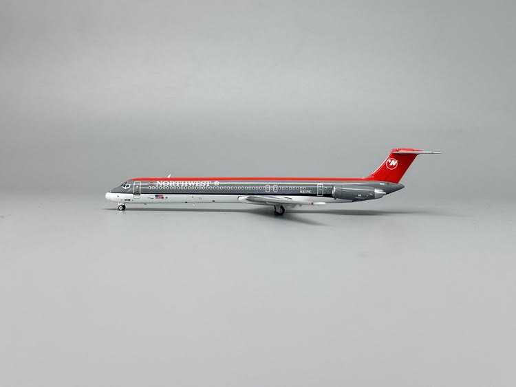 PH04662 | Phoenix 1:400 | McDonnell Douglas MD-82 Northwest N307RC