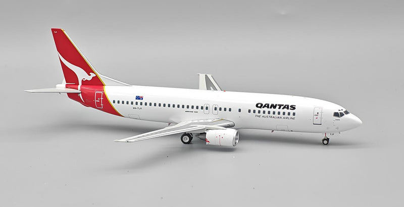 IF734QF0524 | InFlight200 | Boeing 737-476 Qantas VH-TJY with stand | is due November 2025