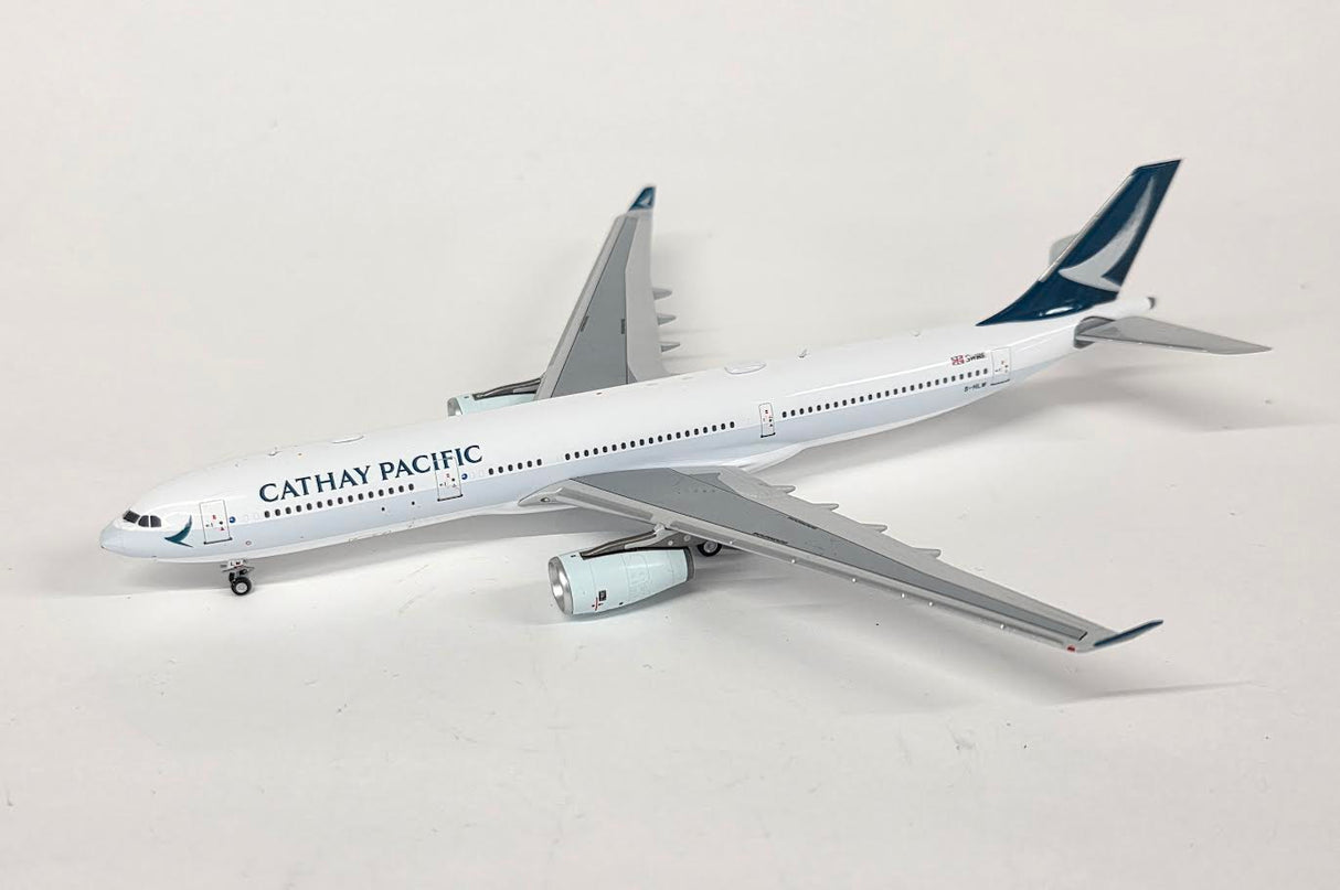 NG62083 | NG Models 1:400 | Airbus A330-300 Cathay Pacific Airways B-HLW