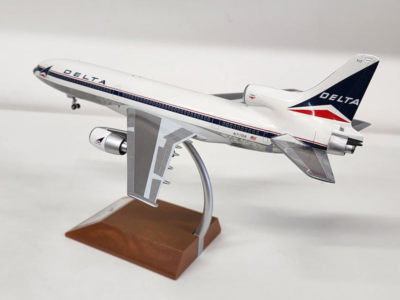 AV210110715P | Aviation 200 1:200 | L-1011 Tristar Delta N717DA (with stand)