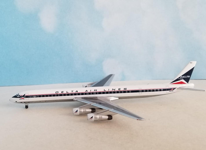 AC411380 | Aero Classics 1:400 | DC8-61 Delta Air Lines N823E