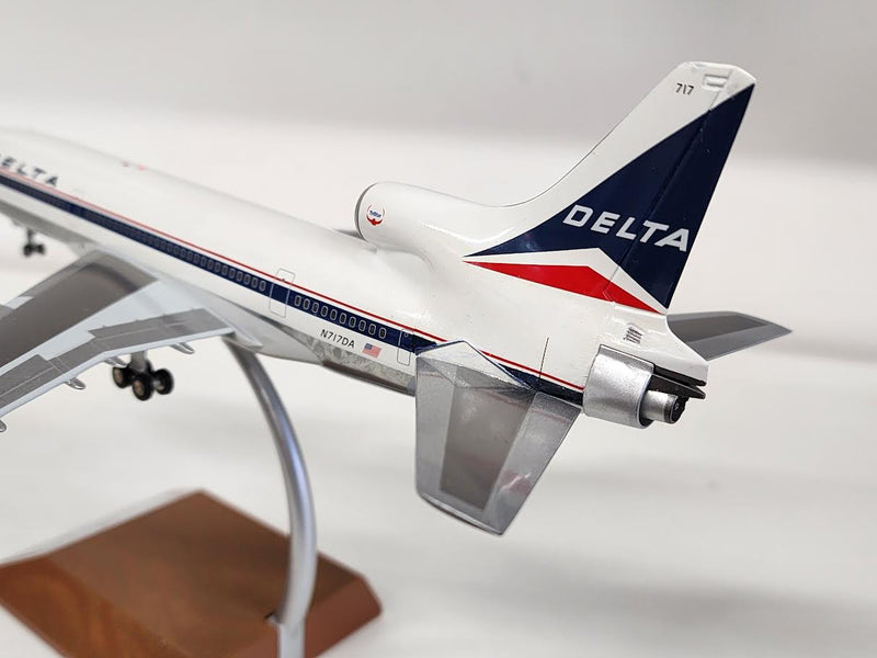 AV210110715P | Aviation 200 1:200 | L-1011 Tristar Delta N717DA (with stand)