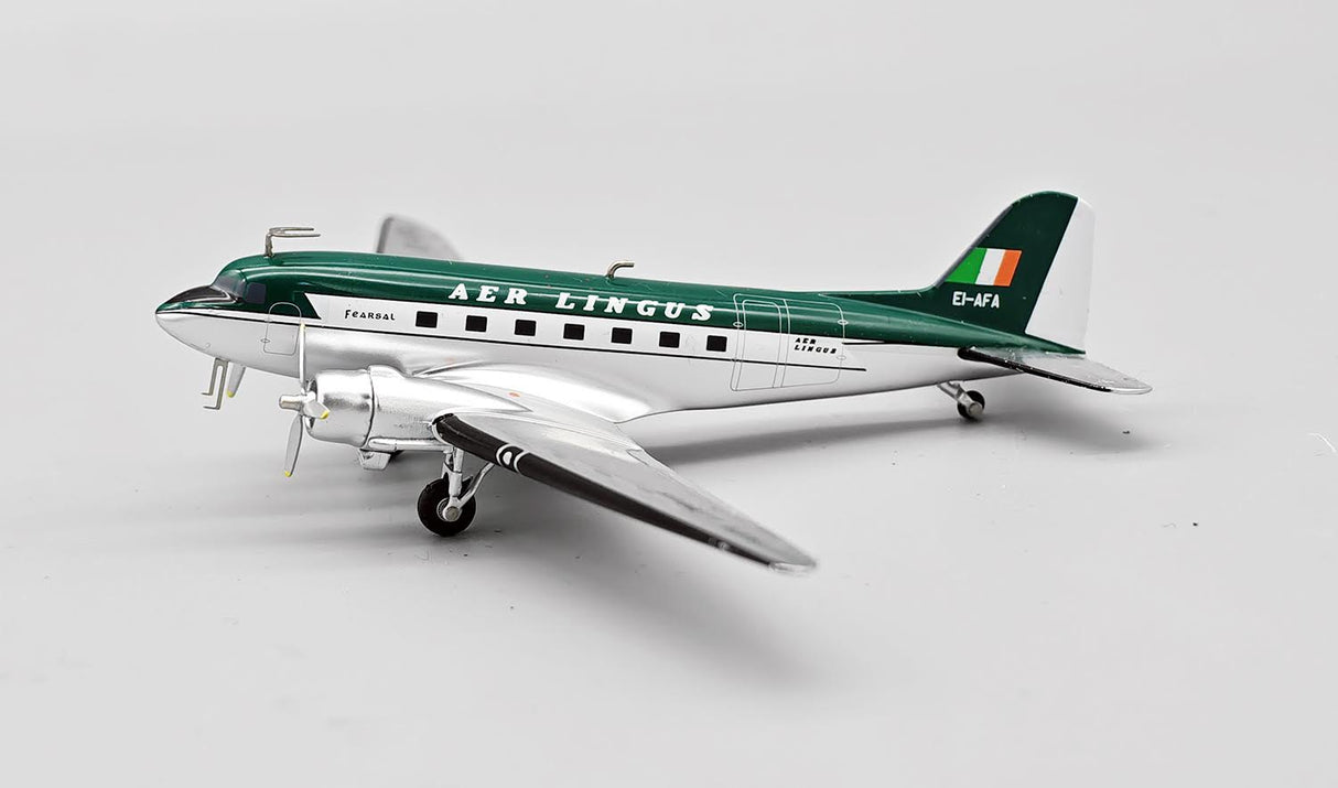 IFDC3EI0224 | InFlight200 1:200 | Douglas DC-3 Aer Lingus EI-AFA (with stand)