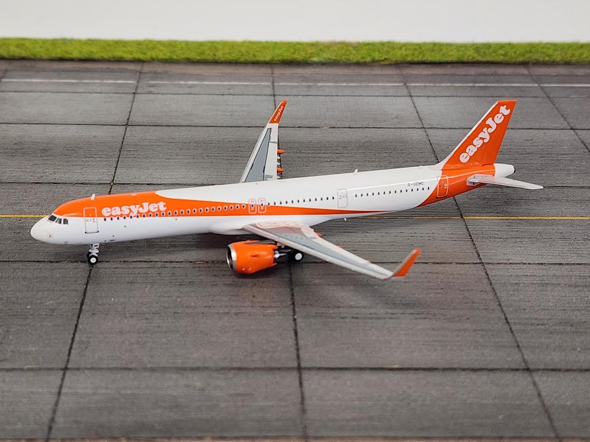 OBM14003 | Panda Models 1:400 | Airbus A321 easyJet G-UZMC