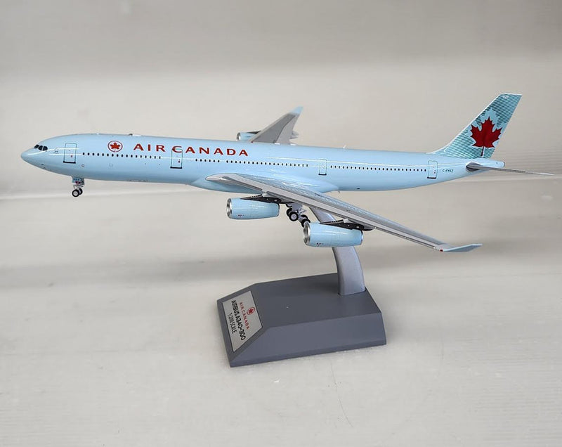 B-343-AC-YKZ | Blue Box 1:200 | Airbus A340-313 Air Canada Airbus C-FYKZ with stand
