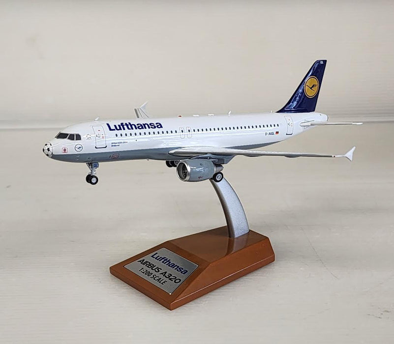 WB-A320-002 | WB Models 1:200 | Airbus A320 Lufthansa D-AIQL, 'Football Nose' (with stand)