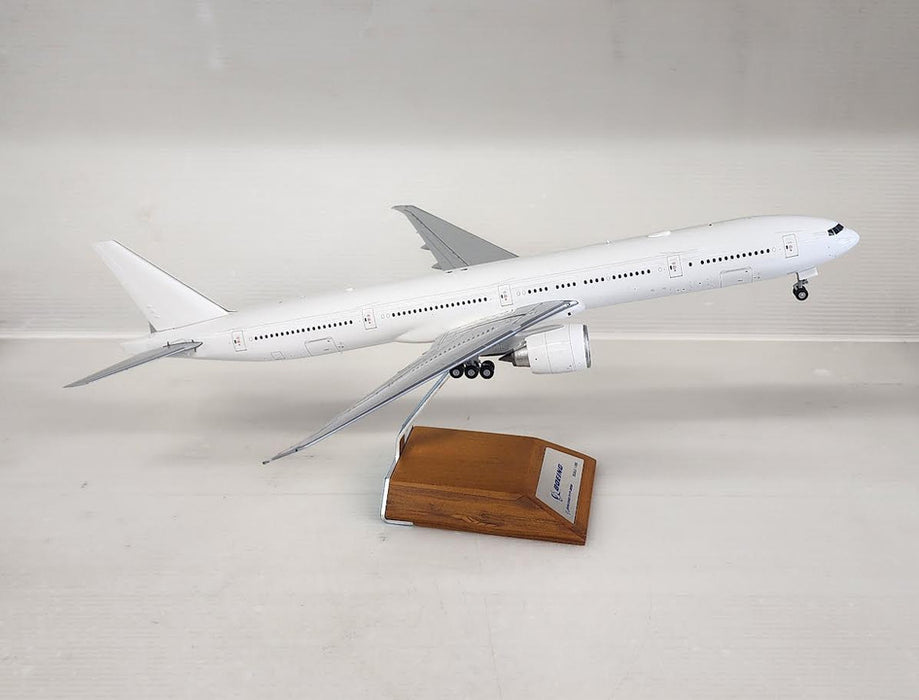 XX2128 | JC Wings 1:200 | Boeing 777-300ER White 'Blank' (with stand) [white box]