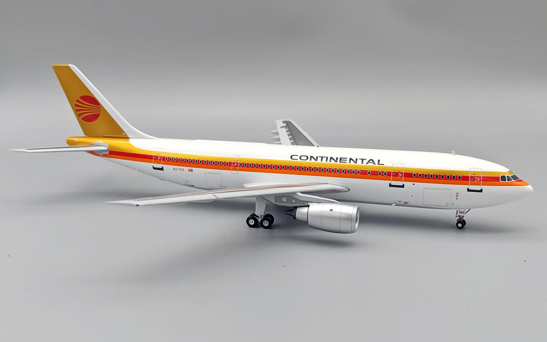 IF30B4CO0334 | InFlight200 1:200 | Airbus A300B4-103 Continental N217EA (with stand)