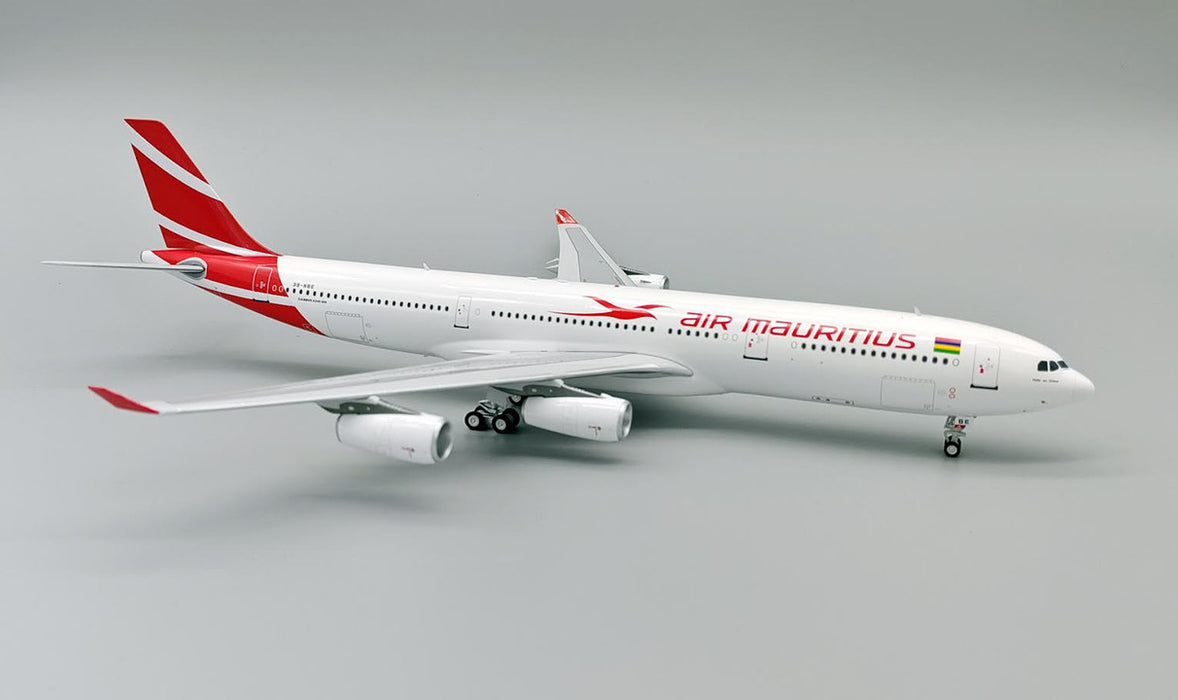 IF343MK0224 | InFlight200 1:200 | Airbus A340-313 Air Mauritius 3B-NBE (with stand)