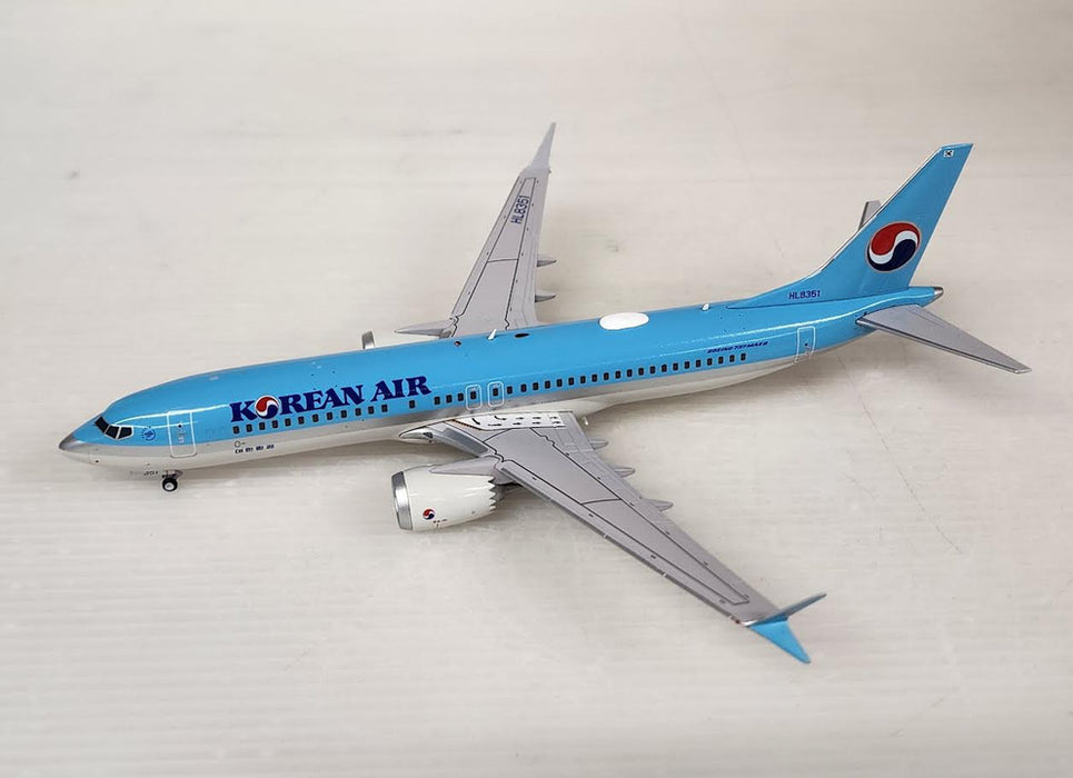 EW238M001 | JC Wings 1:200 | Boeing 737-8MAX Korean Air HL8351 (with stand)