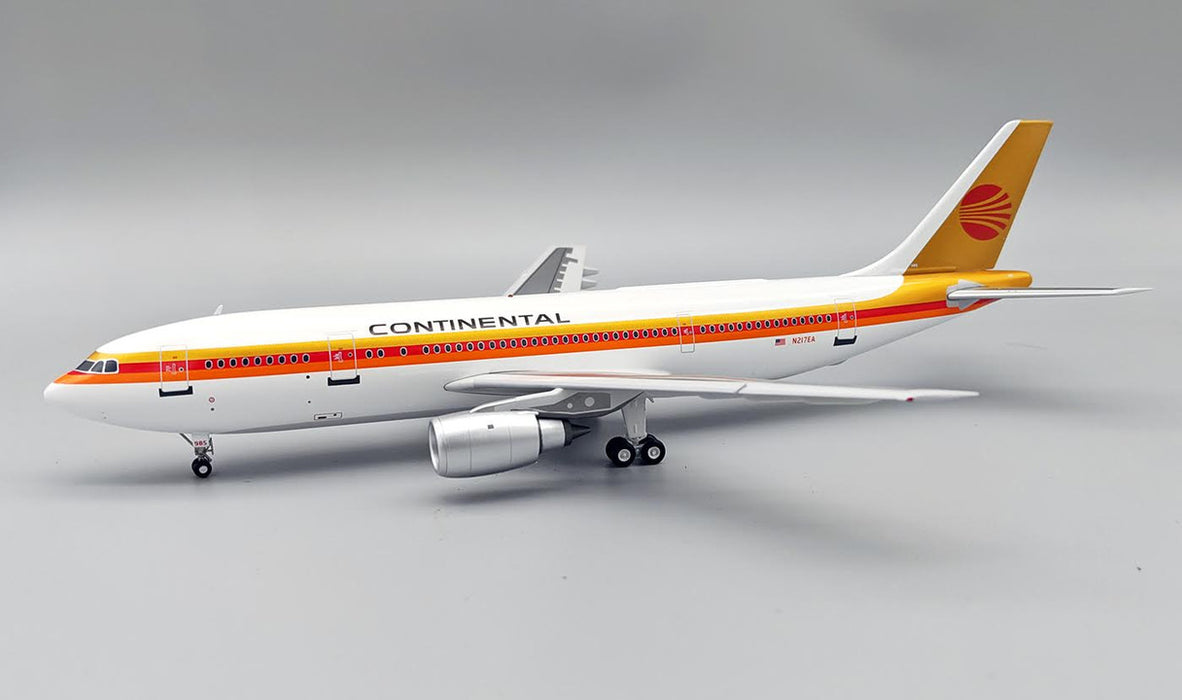 IF30B4CO0334 | InFlight200 1:200 | Airbus A300B4-103 Continental N217EA (with stand)