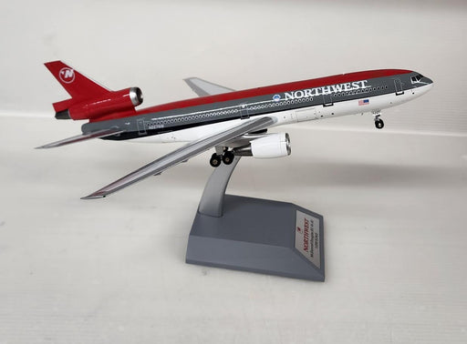 B-NW-104-227 | Blue Box 1:200 | DC-10-30 Northwest N227NW (with stand)