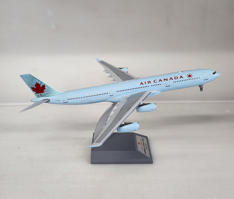 B-343-AC-YKZ | Blue Box 1:200 | Airbus A340-313 Air Canada Airbus C-FYKZ with stand