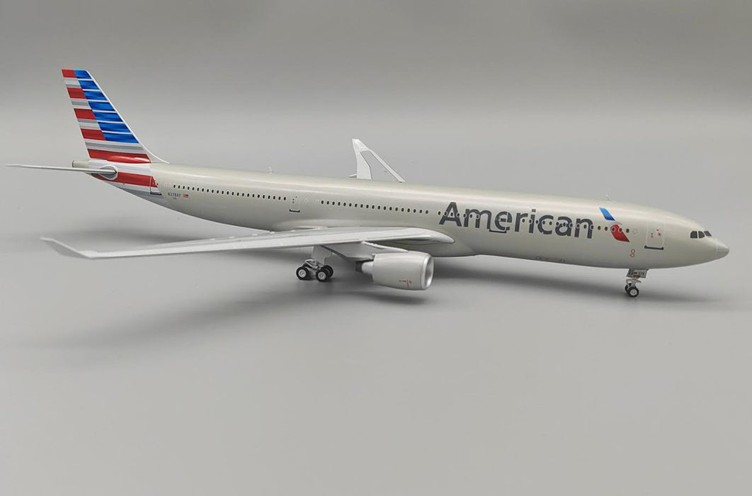 IF333AA1123 | InFlight200 1:200 | Airbus A330-300 American Airlines N278AY (with stand)