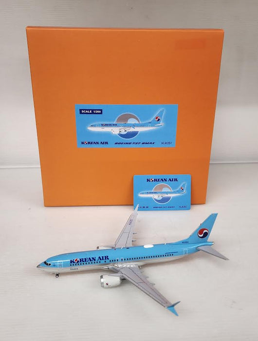 EW238M001 | JC Wings 1:200 | Boeing 737-8MAX Korean Air HL8351 (with stand)