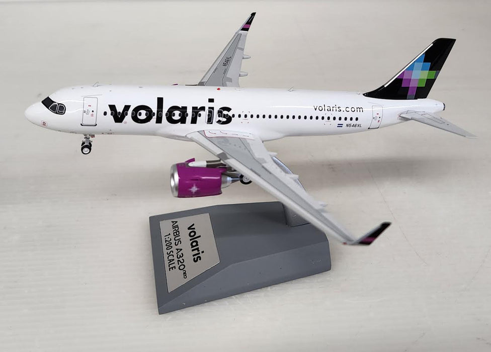 EAV546 | El Aviador 1:200 | Airbus A320 Volaris El Salvador N546VL with stand